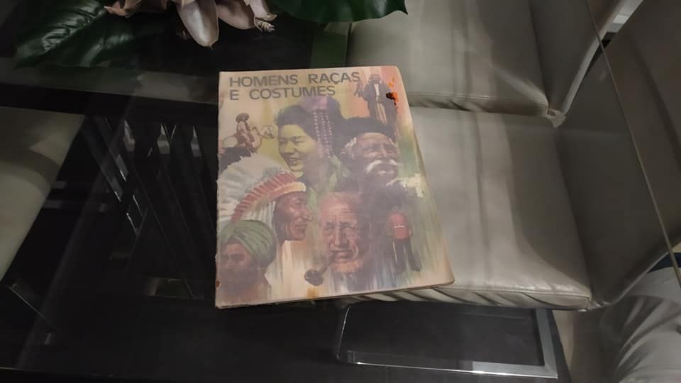 Caderneta completa HOMENS RAÇAS E COSTUMES 1976 protegida c contracapa