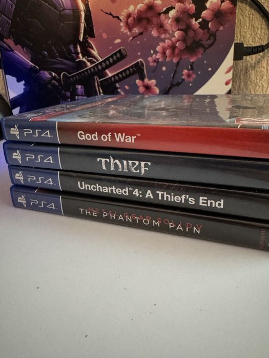 Ps4 500GB + 5 gier + stojak na konsole i pady