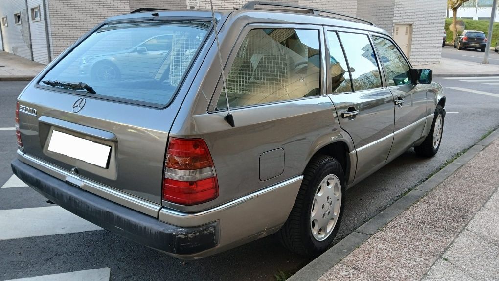 Mercedes-Benz 250 TD