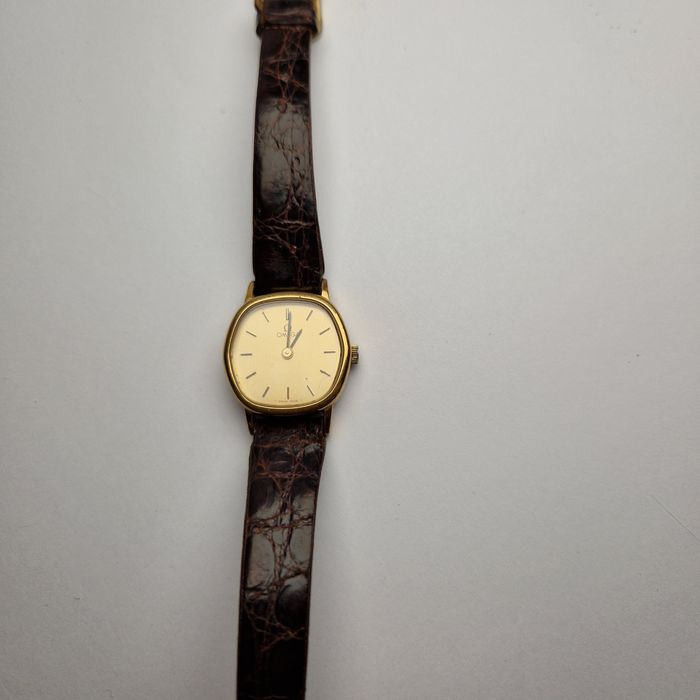 Женские часы. Винтаж Omega, Burberry.