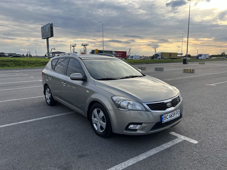 Kia   Ceed.