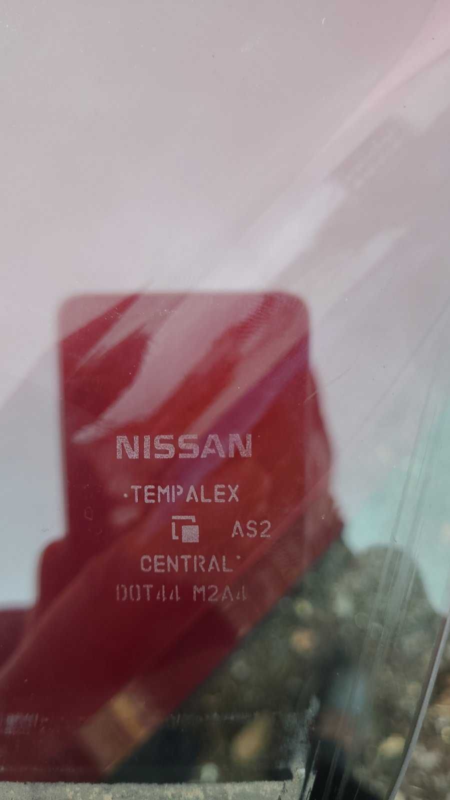 Стекло боковое Nissan Rogue Sport