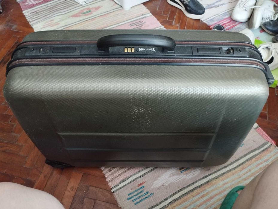 чемодан з колесами