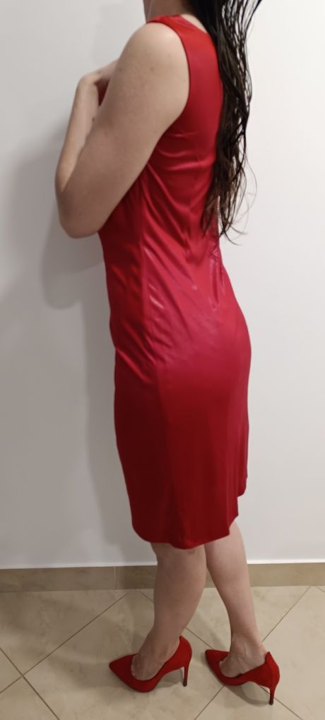 Vendo vestido vermelho