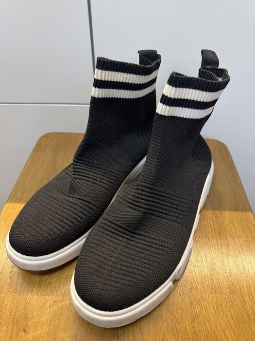 Кросівки жіночі 38 розмір