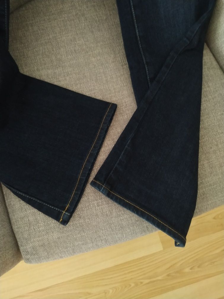 Spodnie jeans marki American Eagle