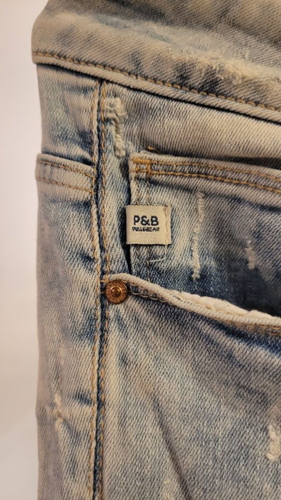 Pull & Bear - jasne jeansy z przetarciami - M - 38