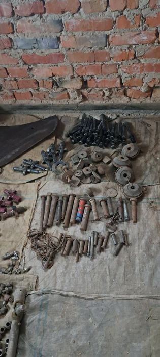 Продам     Дверь правая  до ЮМЗ  продаю запчасти  трактора