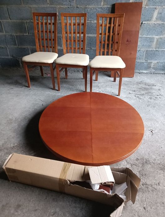 Stół okrągły z 4 krzesłami