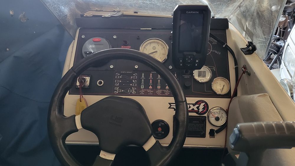 Łódz motorową Bayliner