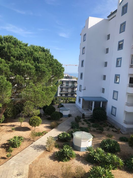 Arrenda-se T1 ,Monte Estoril, vista de mar, garagem box