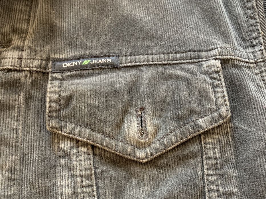 Blusão DKNY em bombazina.