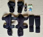 Kit Muay Thai / Kickboxing – Luvas, Caneleiras, Boquilha e Ligaduras
