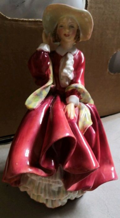 Royal Doulton Estatueta "Top o ' The Hill" Hn 1834