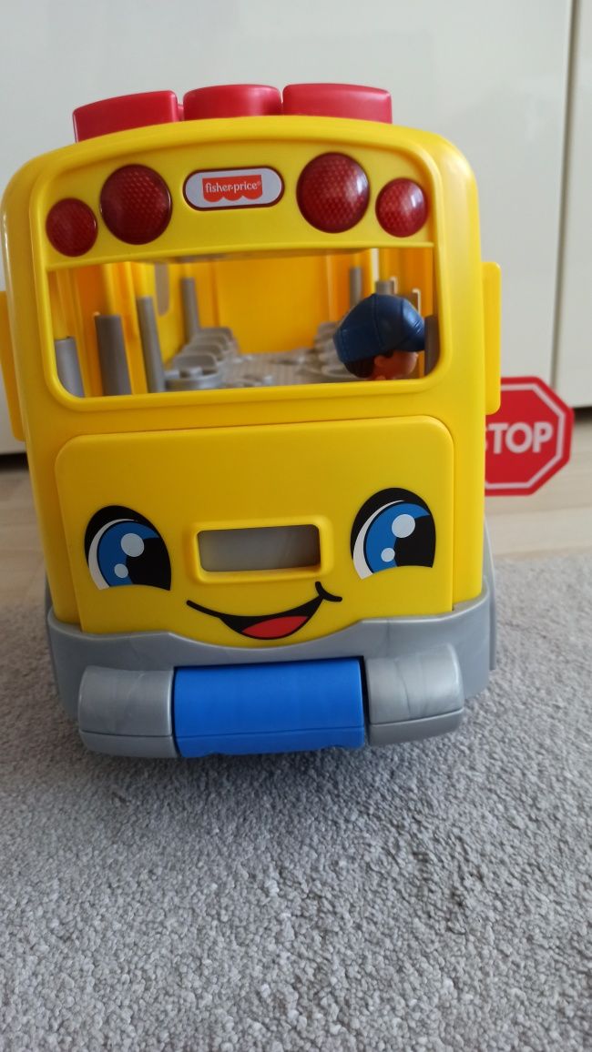 Grający autobus Fisher price.