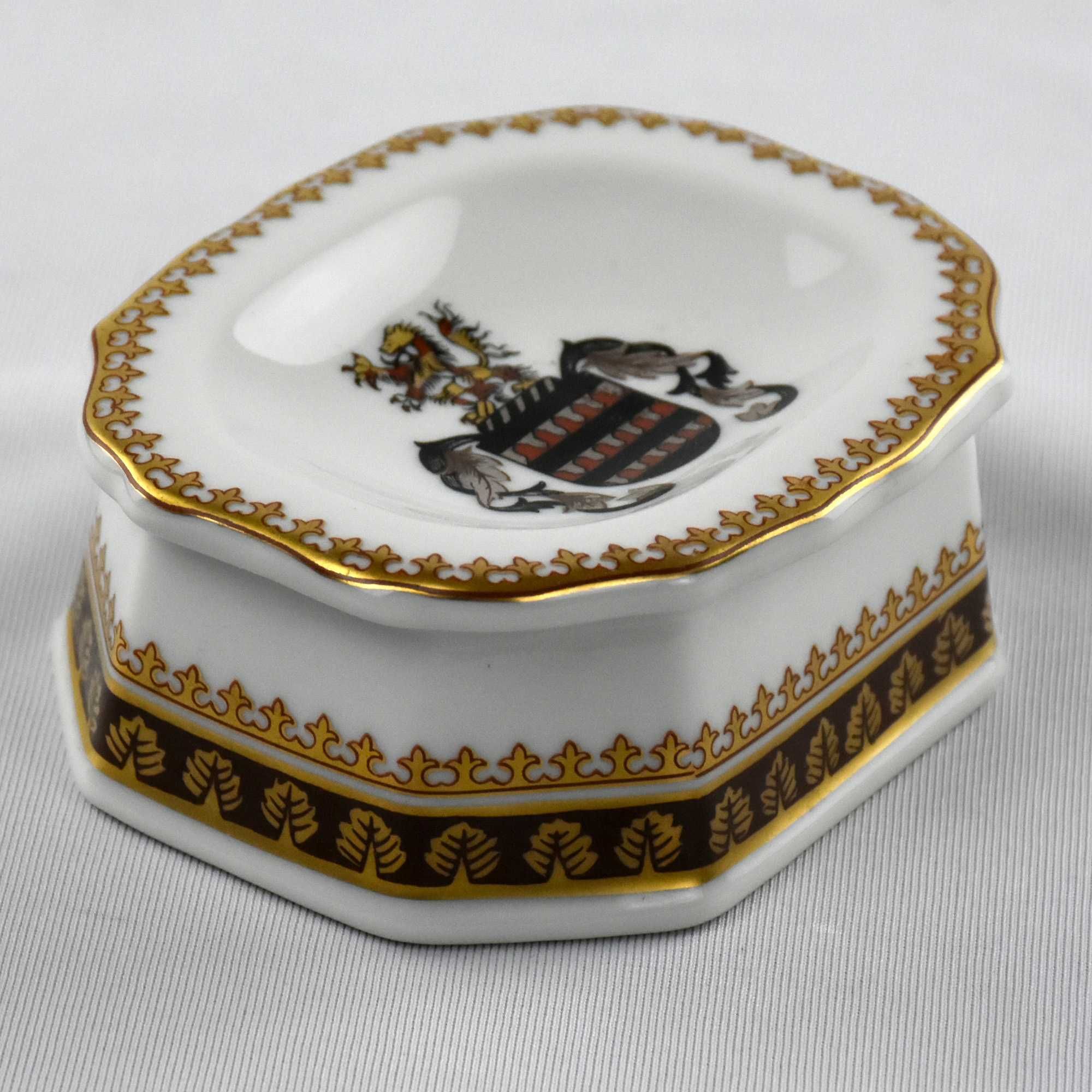 Saleiro em porcelana Porart decoração Escudo de Armas Vasconcelos