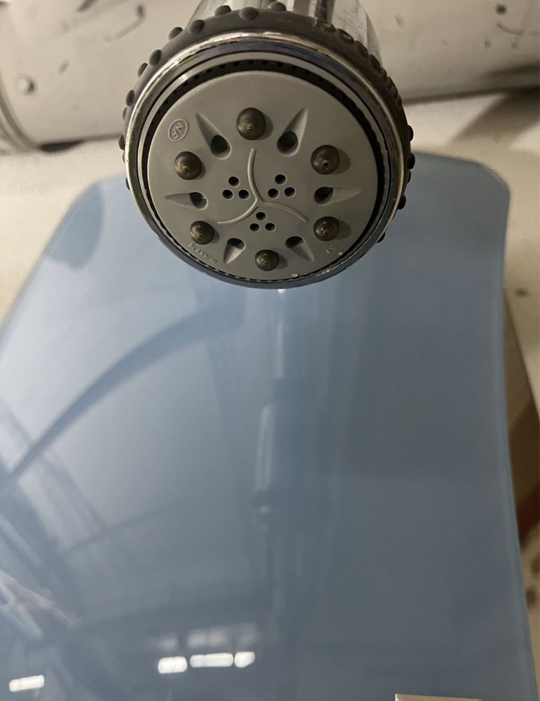 Coluna de duche com jatos de hidromassagem