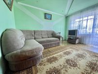 Продаж 3 кімнатної квартири в центрі Дублян