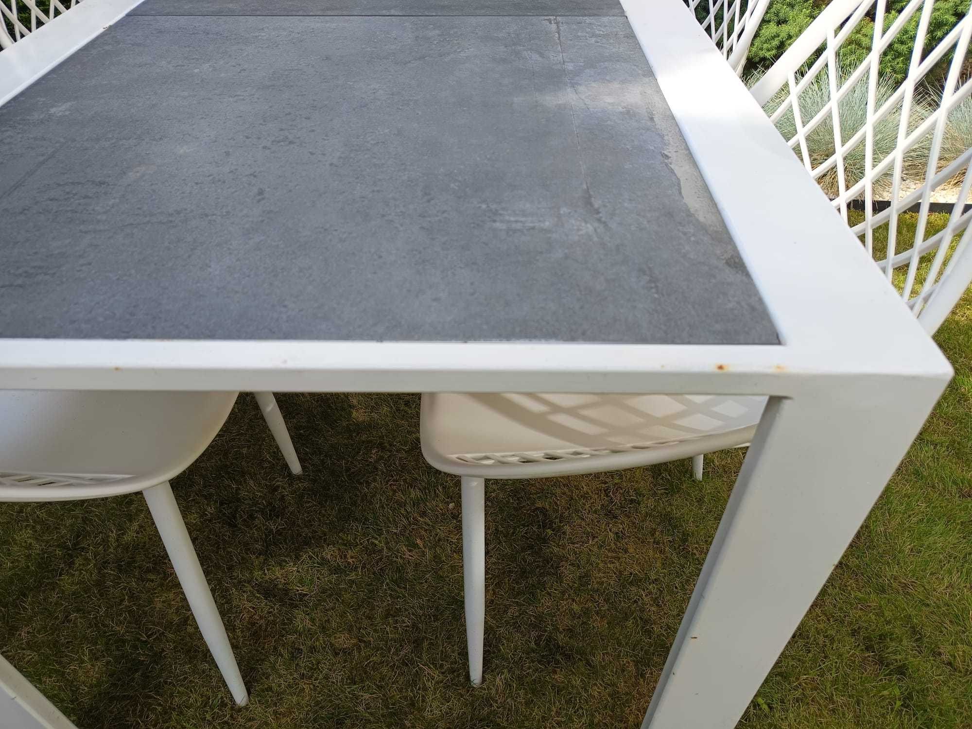 Zestaw Mebli Ogrodowych – Stół z Ceramicznym Blatem + 4 Krzesła