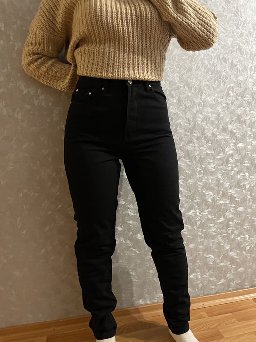 Джинси жіночі МОМ, розмір 38-40,чорного кольору,нові з етикеткою.