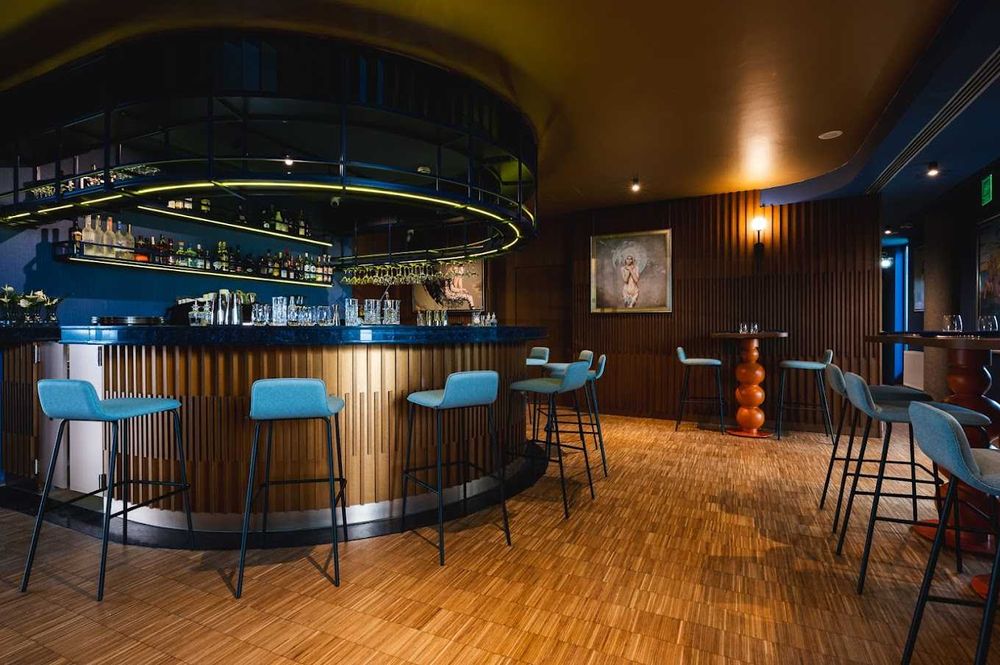STALOWE NAWIESIE BARU / BACK BAR /  regał i zabudowa baru —  HoReCa