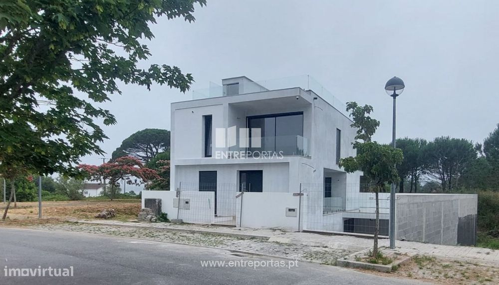 Venda de moradia V3+1 em fase de construção, Darque, Viana do Castel