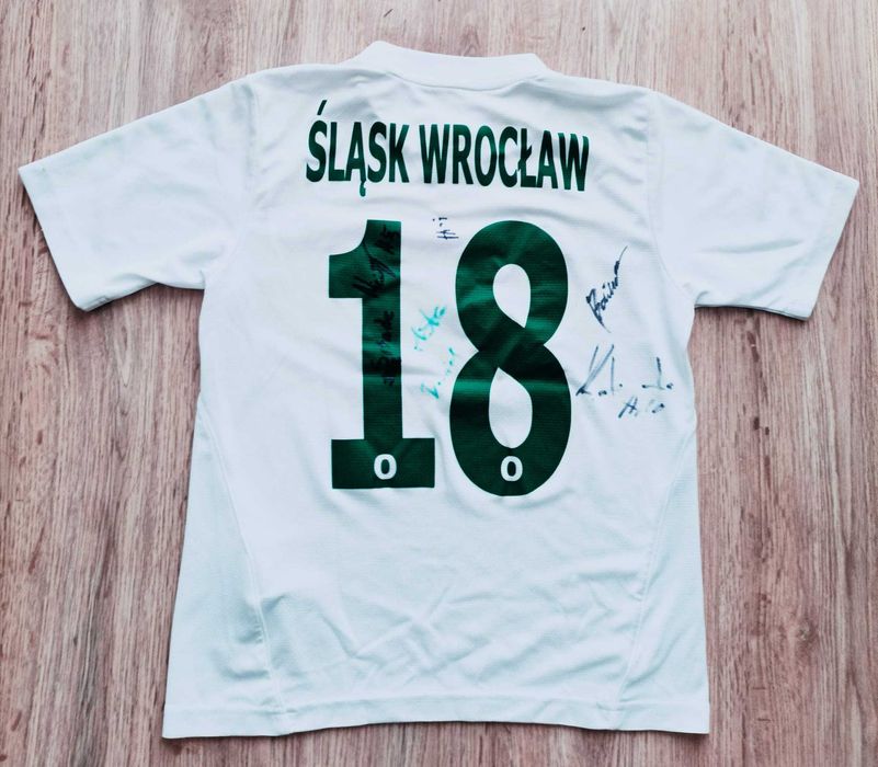 Koszulka Śląska Wrocław z autografami koszykarzy