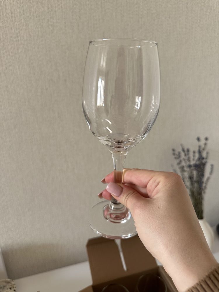 Продам келихи 2 набори по 4 шт