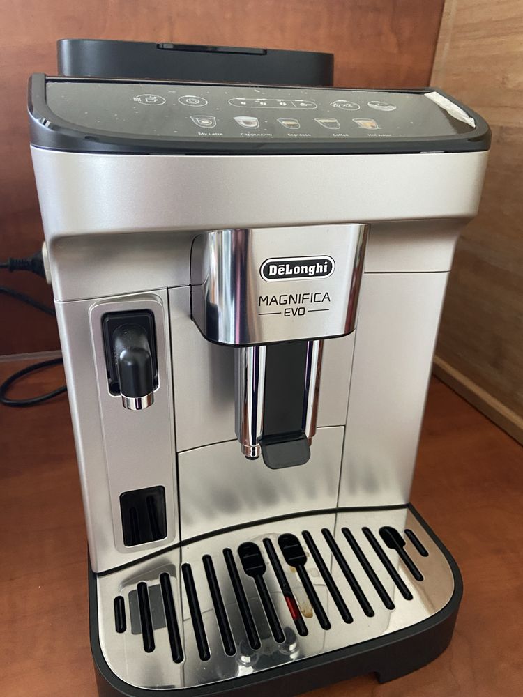 Maquina Cafe DeLonghi Magnifica Evo funçao Capuccino