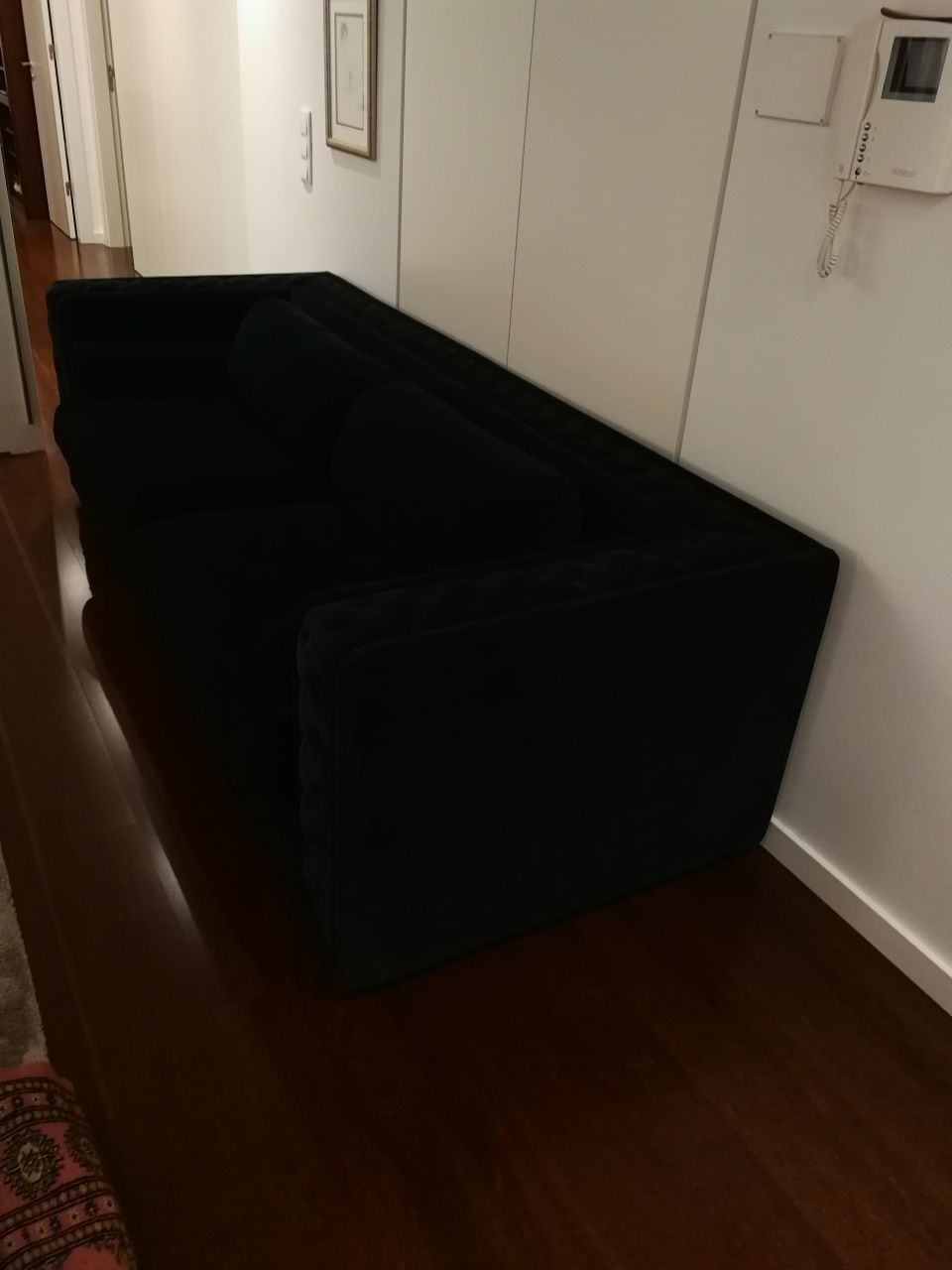 Vendo sofá estofado com veludo de alta qualidade.