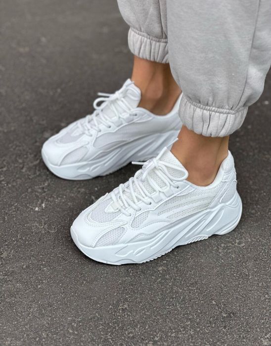 Жіночі кросівки, весняні