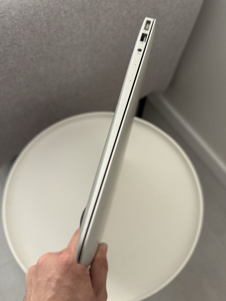 Macbook Air 13 2017 ( i7 2.2/3.2 Ghz, 8 gb Ram, 256GB ssd, 94% АКб )