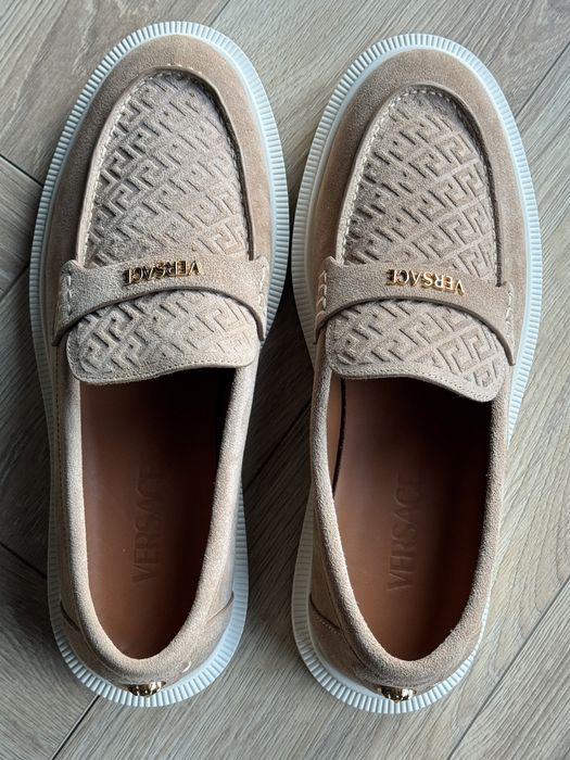 Buty Versace rozmiar 42 kolor beż mokasyny loafers