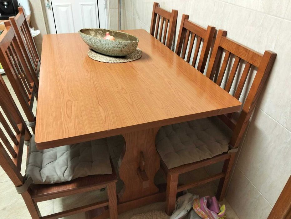 Mesa de jantar e 6 cadeiras