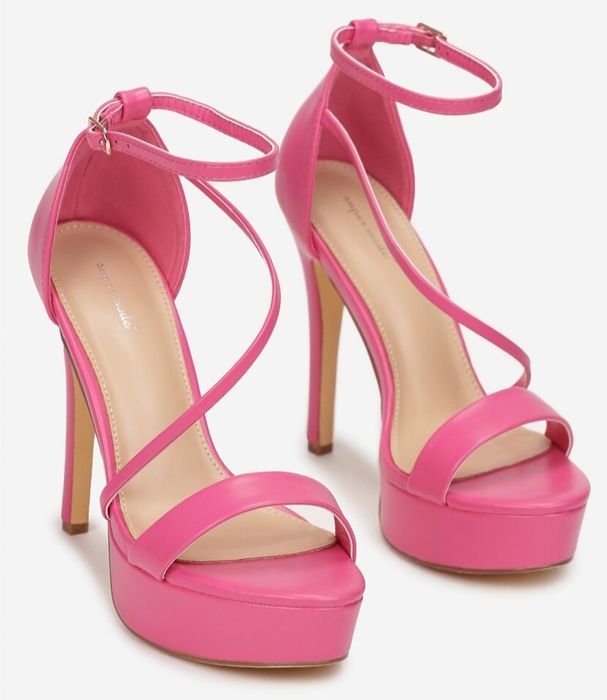 Szpilki na platformie 37