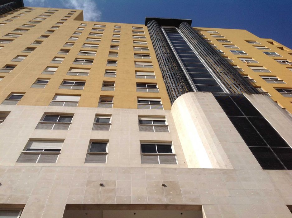 T1 com estacionamento e arrecadação: Apartamento curta/longa duração