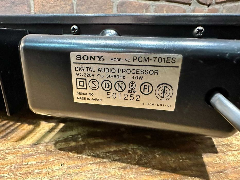 Cyfrowy procesor audio  Sony PCM-701 ES
