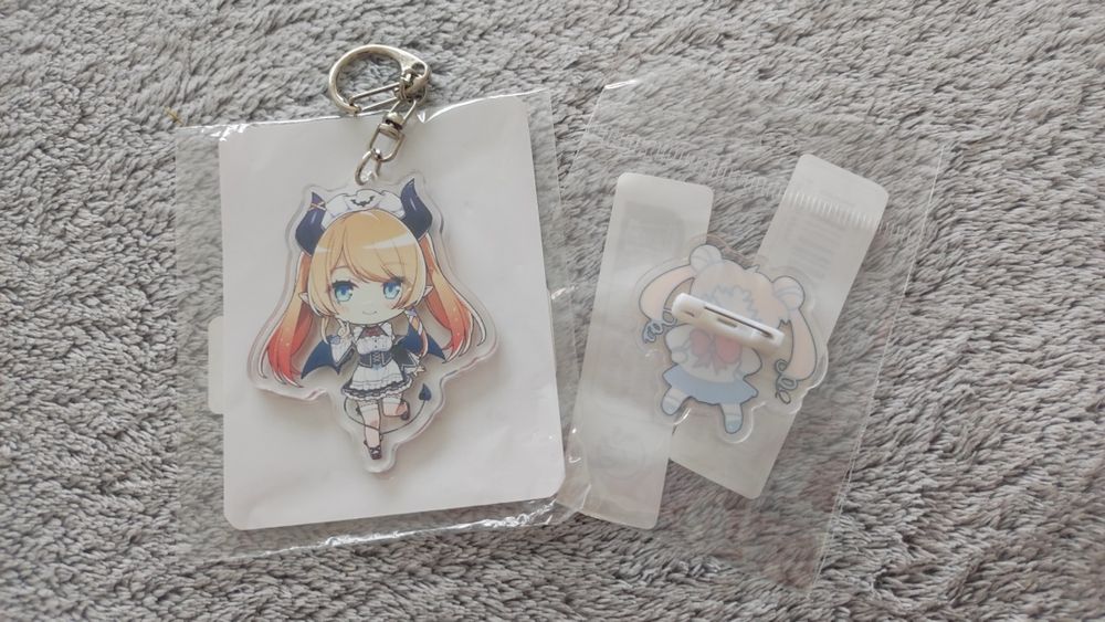 Zestaw Anime brelok, przypinka, naklejki