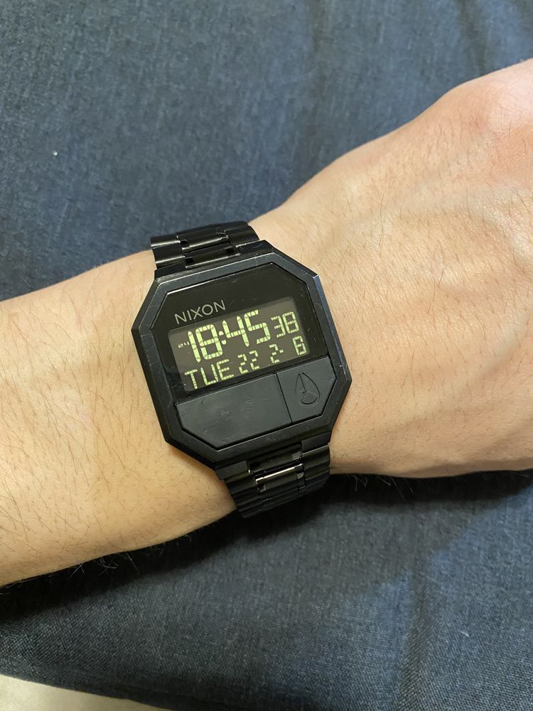 годинник NIXON RE-RUN електронний