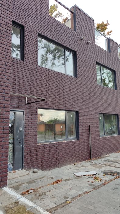 Живіть у центрі Бучі! Просторий таунхаус з терасою на даху та двориком