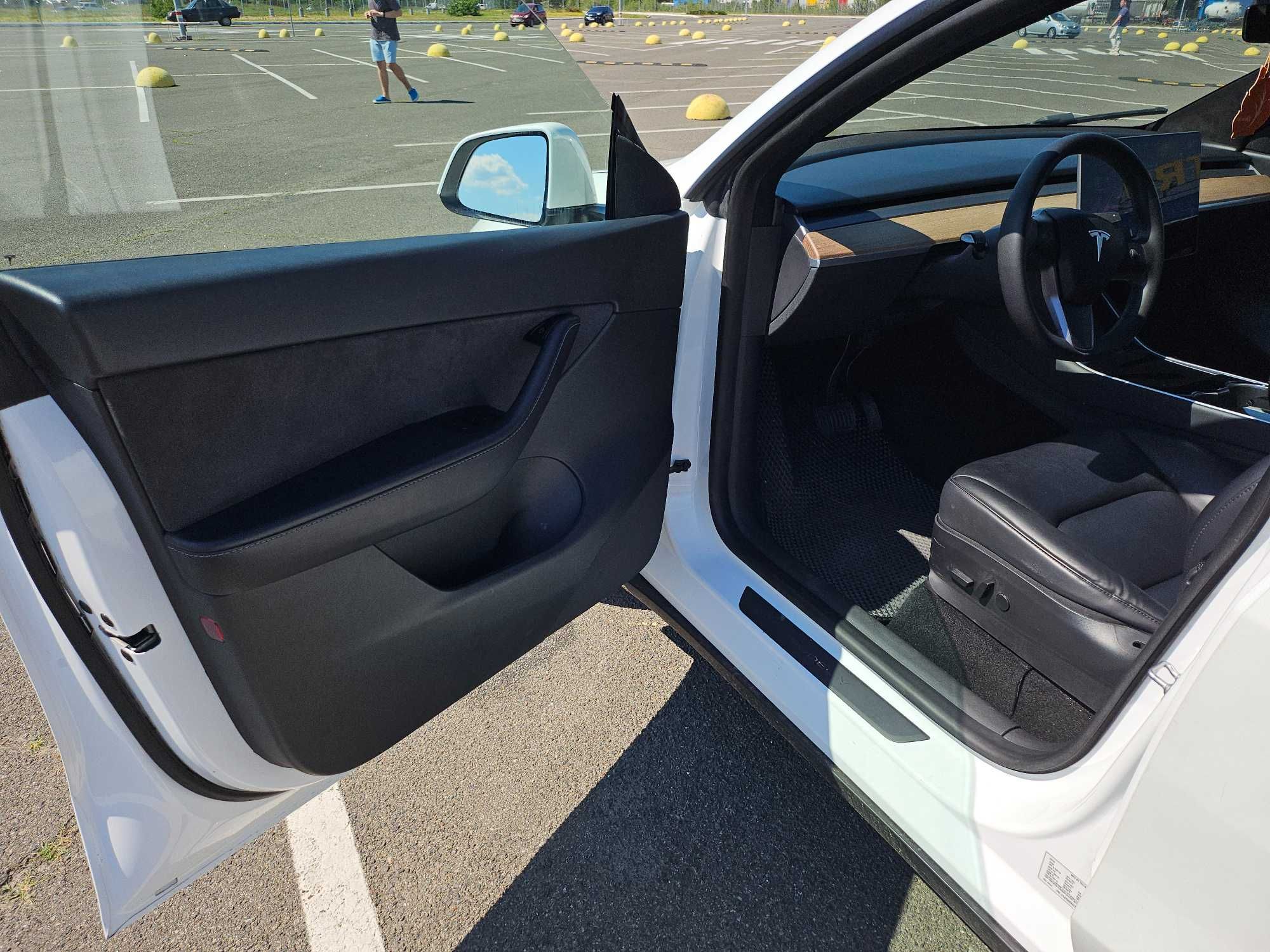Продам машину Tesla Model Y 2020