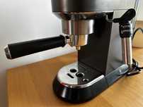 Ekspres kolbowy DeLonghi Dedica EC685.BK