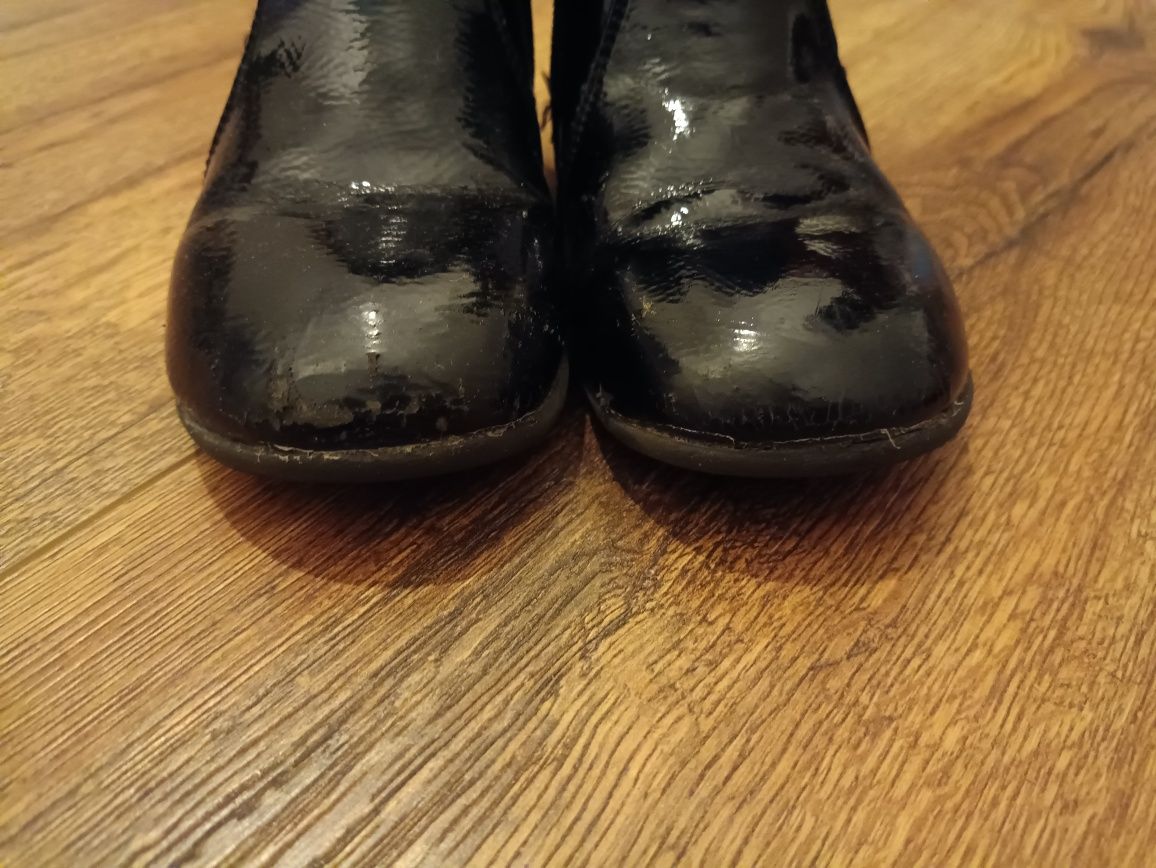 Sztyblety lakierki botki na suwak za kostkę eleganckie 

Stan widoczny
