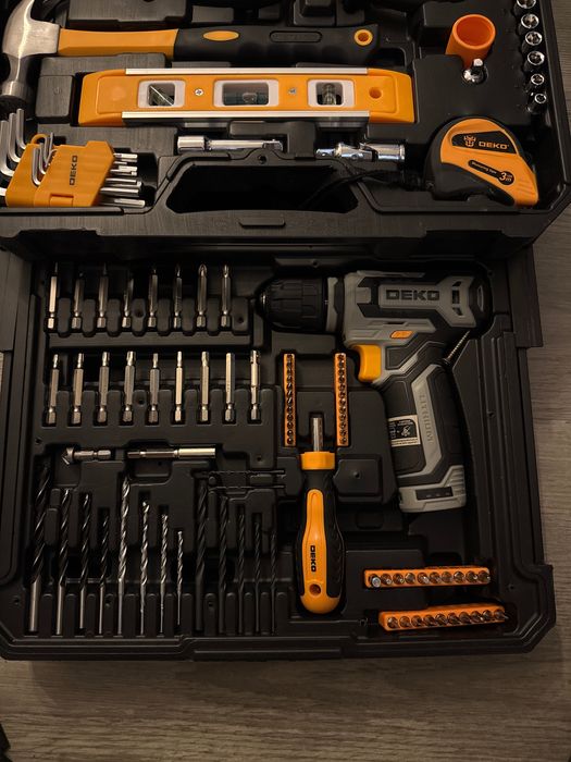 Mala de ferramentas e parafusadora DEKO, pra vender logo !