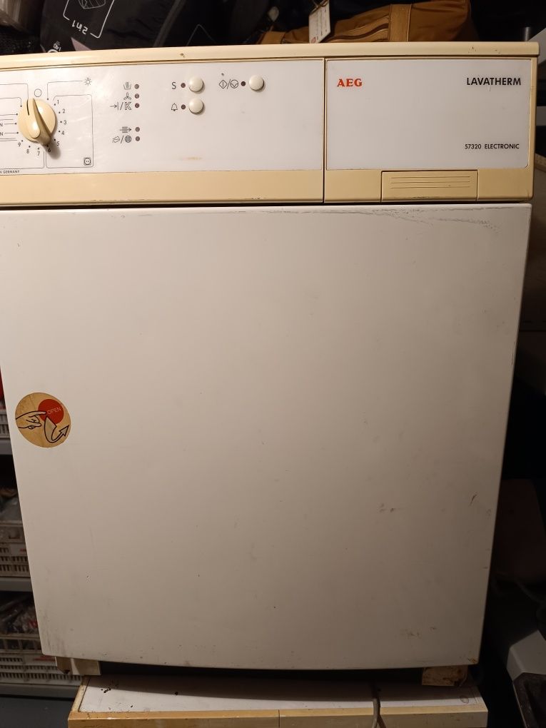 Máquina de secar roupa AEG