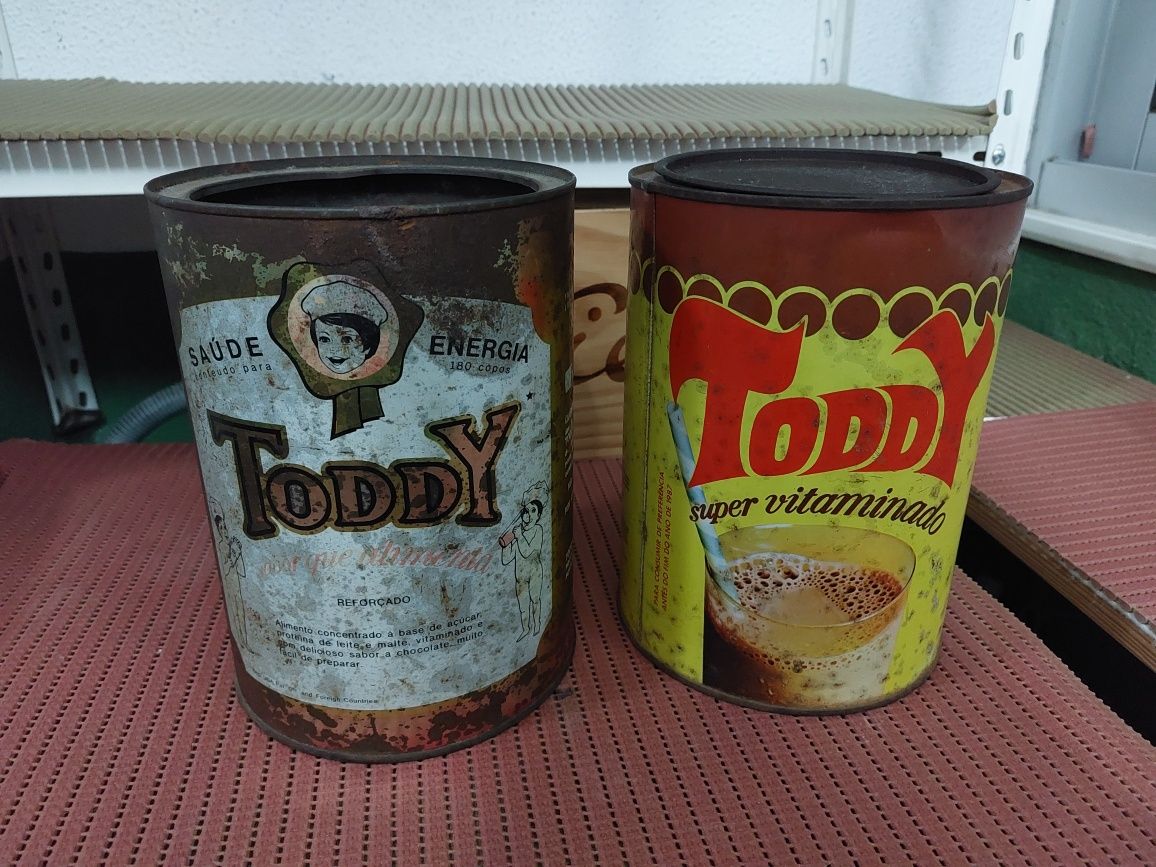 Latas Toddy e Nido