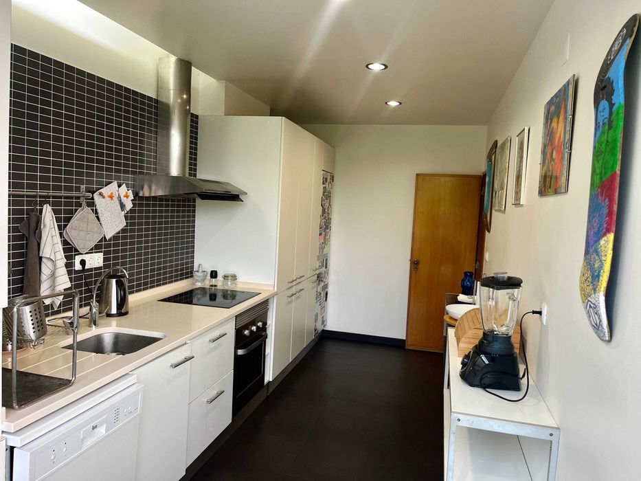 Apartamento T2+ sotão à venda na Rua Eça de Queiroz, Estoril