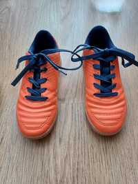 Buty do piłki nożnej (halówki, korki)