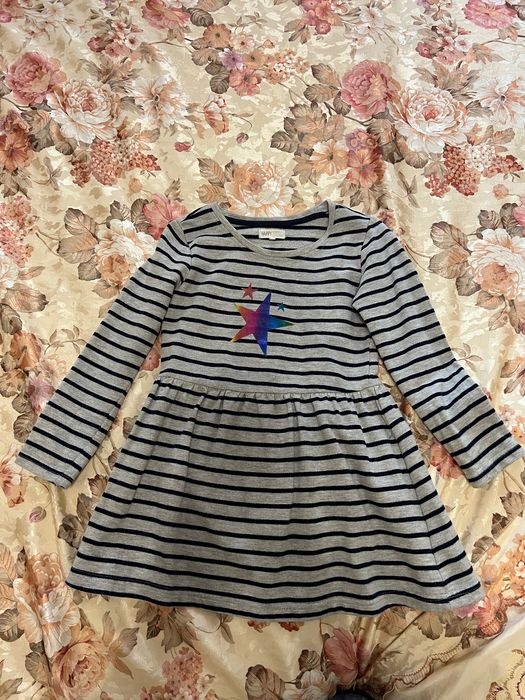 Гарна фірмова стильна сукня на 5 років