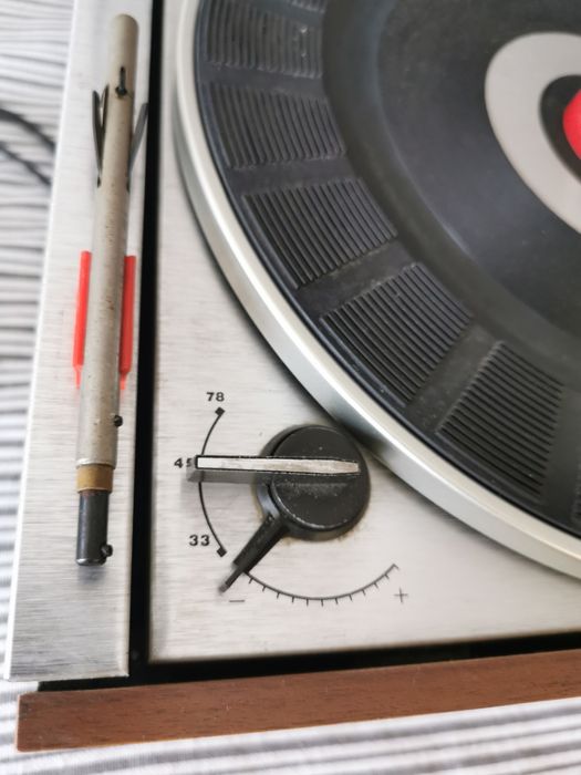 Gira-discos Telefunken W 230 HiFi